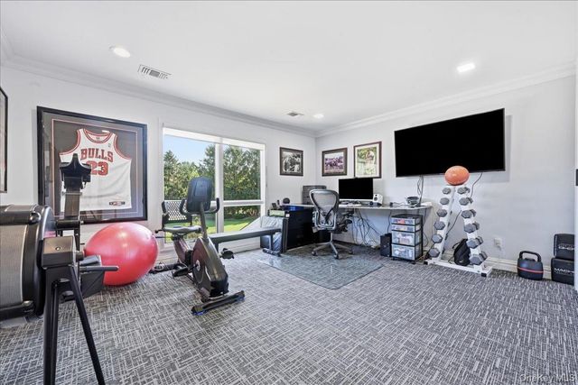 5 Meadow Gate W, Saint James, NY 11780