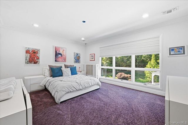 5 Meadow Gate W, Saint James, NY 11780