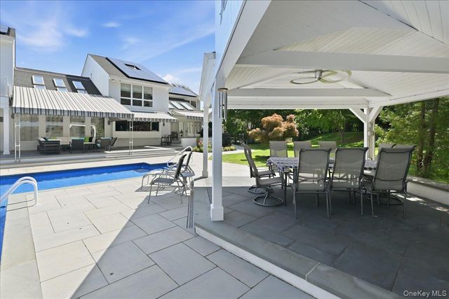 5 Meadow Gate W, Saint James, NY 11780