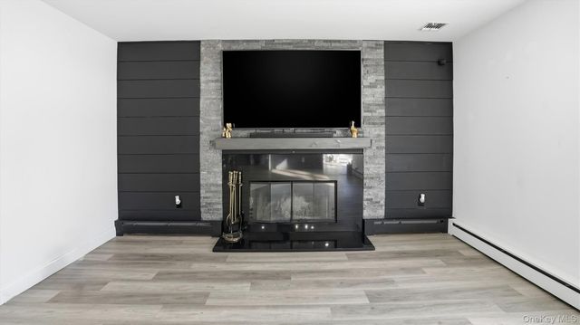 8 Hamilton Place, Lake Grove, NY 11755