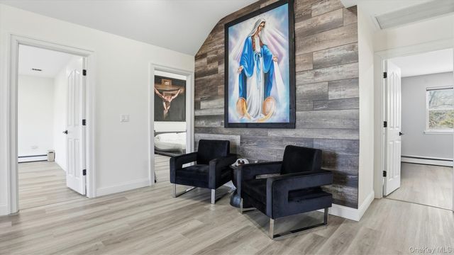 8 Hamilton Place, Lake Grove, NY 11755