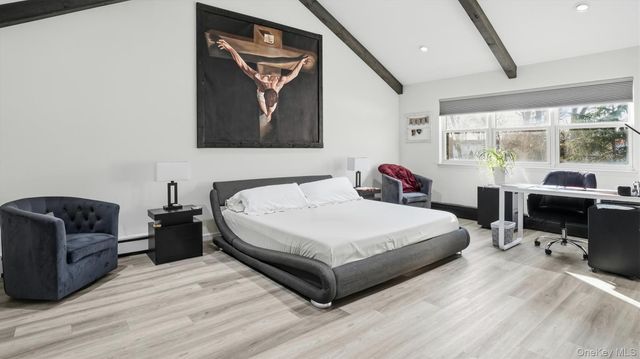 8 Hamilton Place, Lake Grove, NY 11755