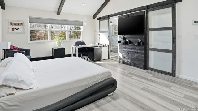 8 Hamilton Place, Lake Grove, NY 11755