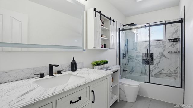 8 Hamilton Place, Lake Grove, NY 11755