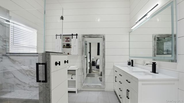 8 Hamilton Place, Lake Grove, NY 11755