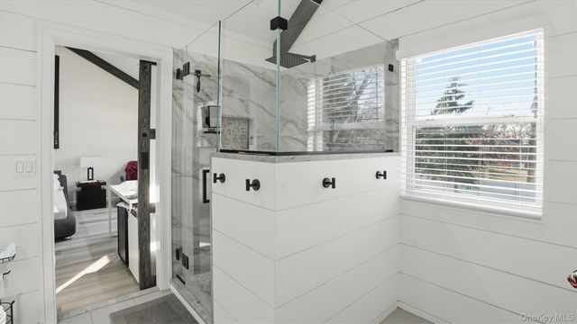 8 Hamilton Place, Lake Grove, NY 11755