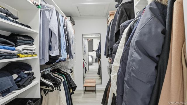 8 Hamilton Place, Lake Grove, NY 11755