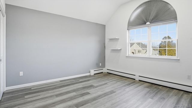 8 Hamilton Place, Lake Grove, NY 11755