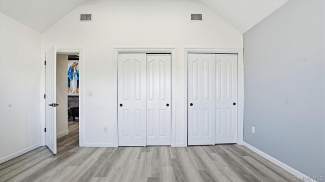 8 Hamilton Place, Lake Grove, NY 11755