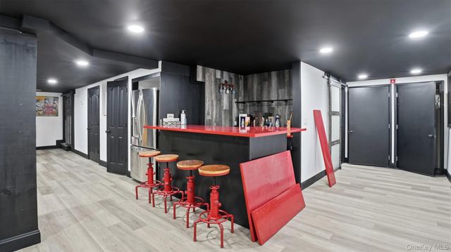 8 Hamilton Place, Lake Grove, NY 11755