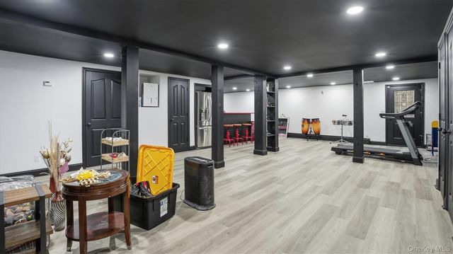 8 Hamilton Place, Lake Grove, NY 11755