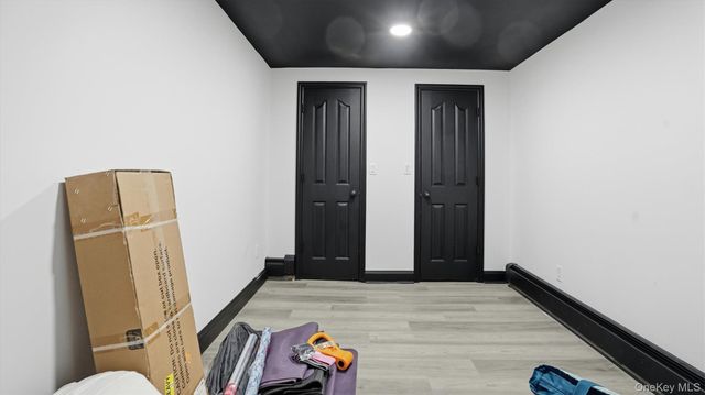 8 Hamilton Place, Lake Grove, NY 11755