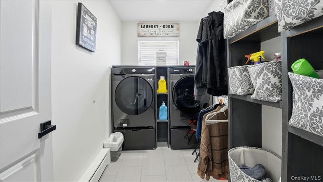 8 Hamilton Place, Lake Grove, NY 11755