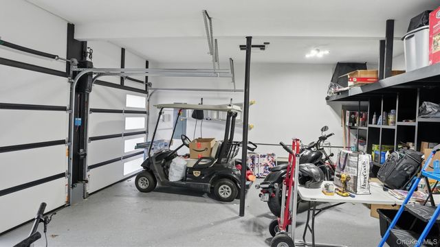 8 Hamilton Place, Lake Grove, NY 11755