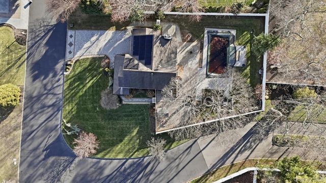 8 Hamilton Place, Lake Grove, NY 11755