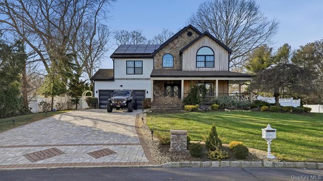 8 Hamilton Place, Lake Grove, NY 11755