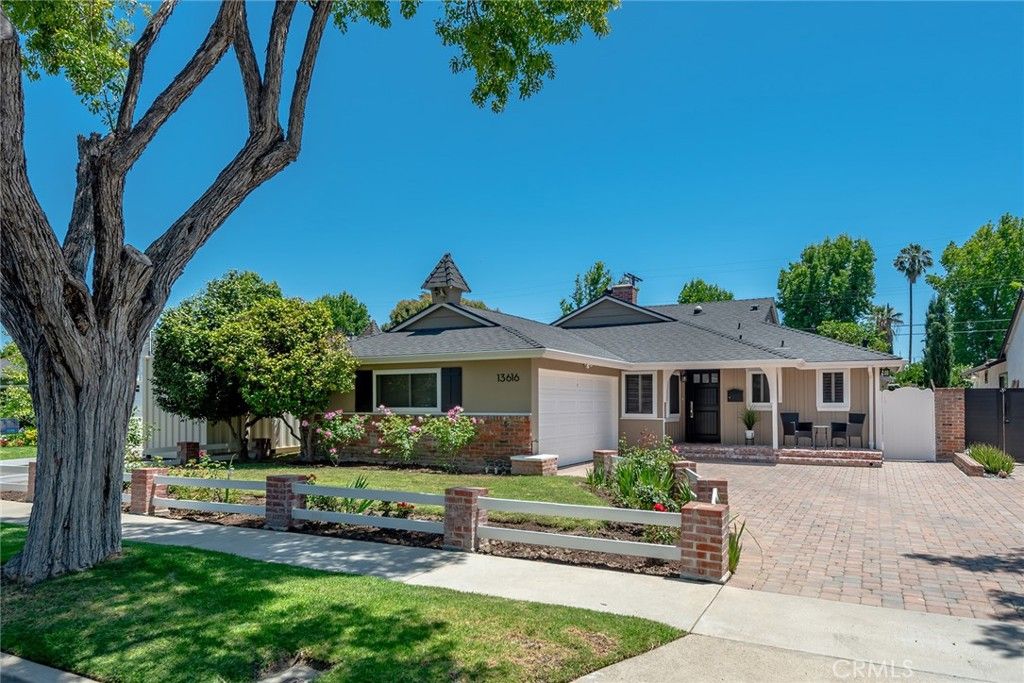 13616 Delano, Valley Glen, CA 91401 — exterior
