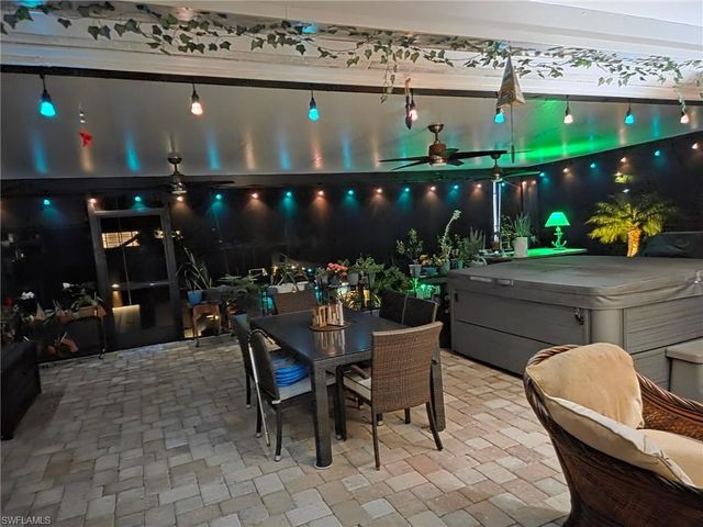 2424 Longboat DR, Naples, FL 34104