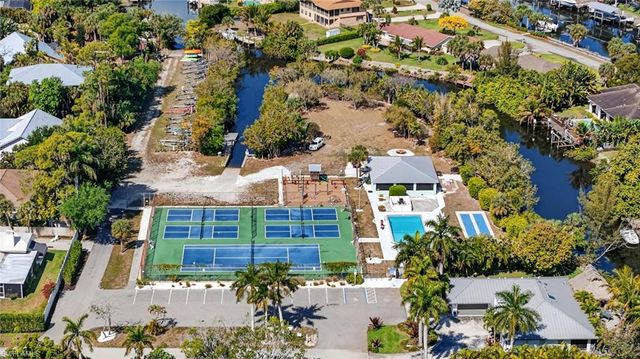 2424 Longboat DR, Naples, FL 34104