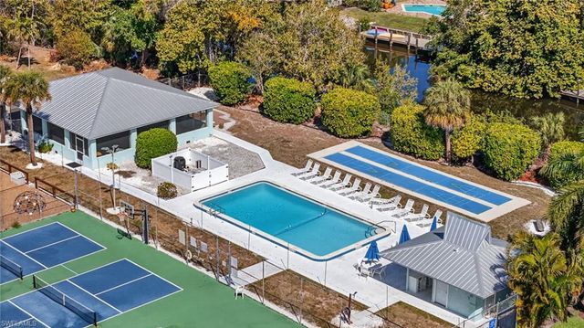 2424 Longboat DR, Naples, FL 34104