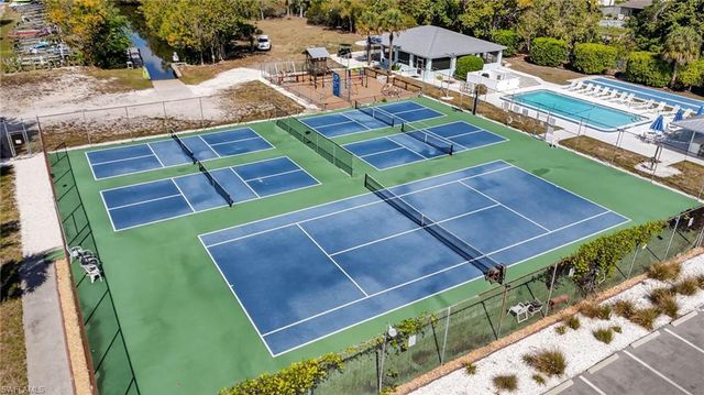 2424 Longboat DR, Naples, FL 34104