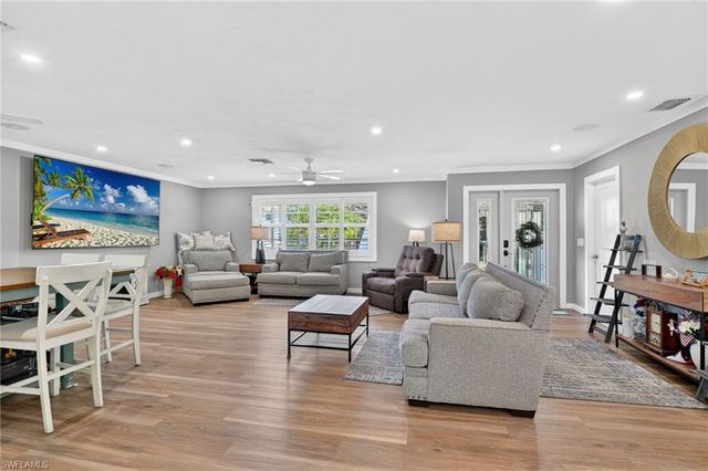 2424 Longboat DR, Naples, FL 34104