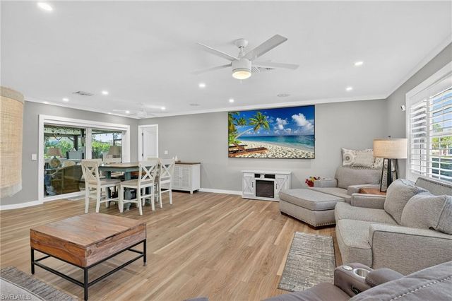 2424 Longboat DR, Naples, FL 34104