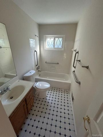 12416 Vernon Avenue, Warren, MI 48089