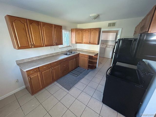 12416 Vernon Avenue, Warren, MI 48089