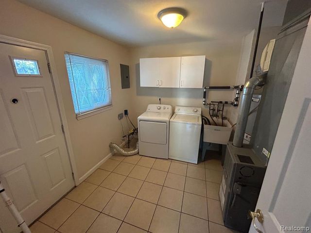 12416 Vernon Avenue, Warren, MI 48089