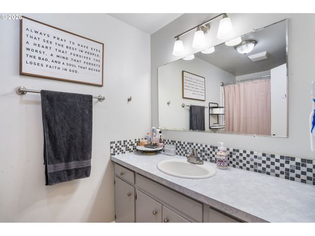 13370 Nw MARSHALL St, Portland, OR 97229