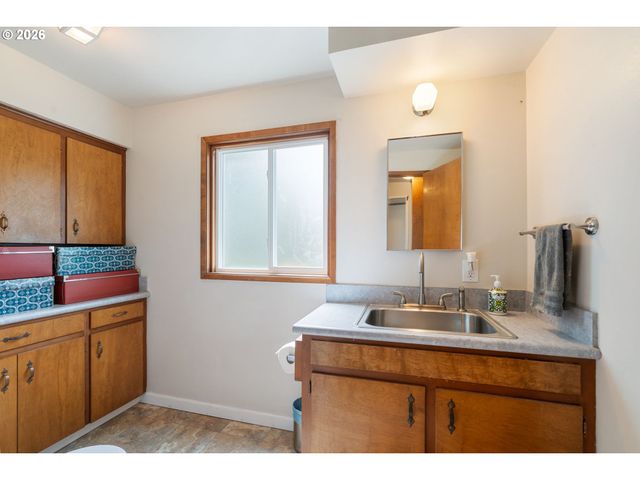 13370 Nw MARSHALL St, Portland, OR 97229