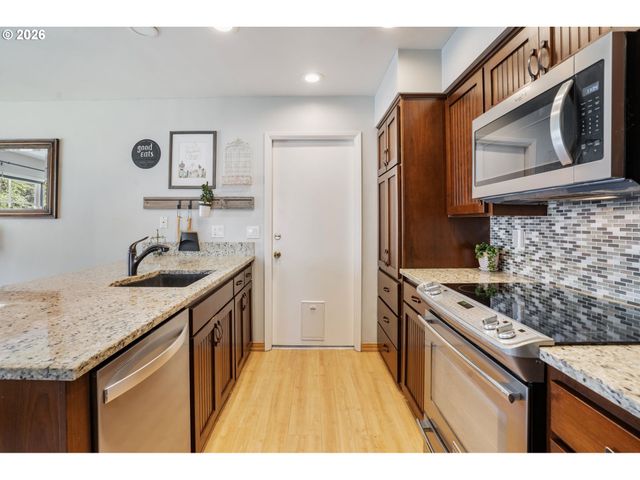 13370 Nw MARSHALL St, Portland, OR 97229