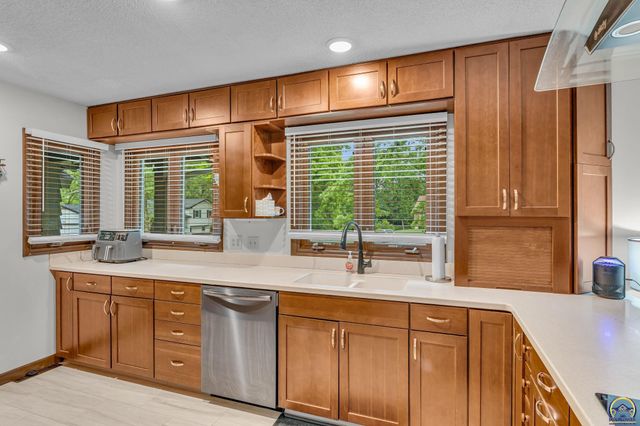 4118 SW Woodbury North CT, Topeka, KS 66606