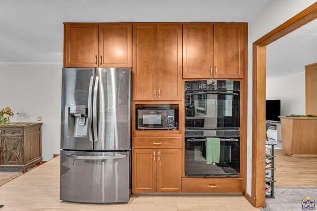 4118 SW Woodbury North CT, Topeka, KS 66606