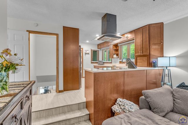 4118 SW Woodbury North CT, Topeka, KS 66606