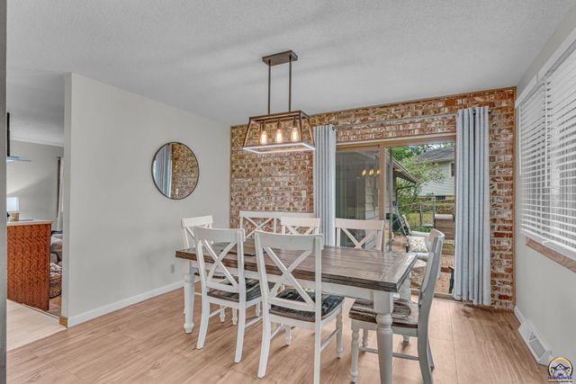 4118 SW Woodbury North CT, Topeka, KS 66606