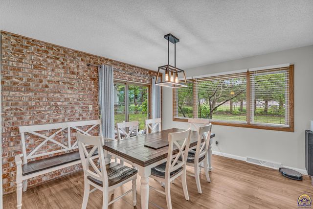 4118 SW Woodbury North CT, Topeka, KS 66606