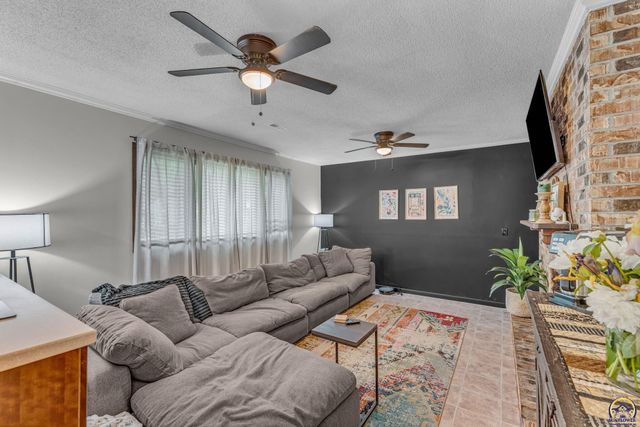 4118 SW Woodbury North CT, Topeka, KS 66606