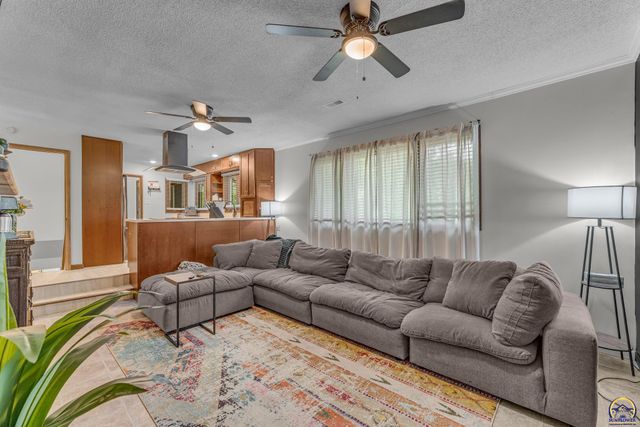 4118 SW Woodbury North CT, Topeka, KS 66606