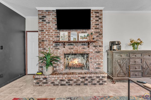 4118 SW Woodbury North CT, Topeka, KS 66606