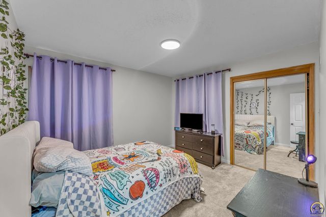 4118 SW Woodbury North CT, Topeka, KS 66606