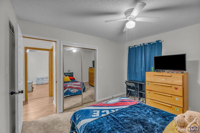 4118 SW Woodbury North CT, Topeka, KS 66606