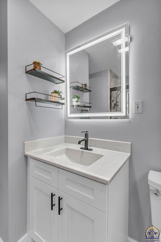 4118 SW Woodbury North CT, Topeka, KS 66606