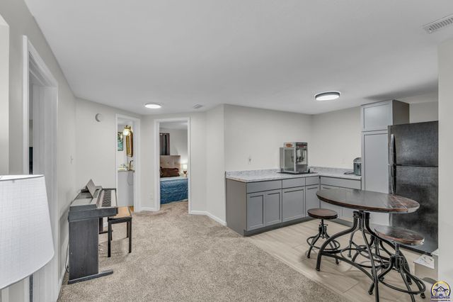 4118 SW Woodbury North CT, Topeka, KS 66606