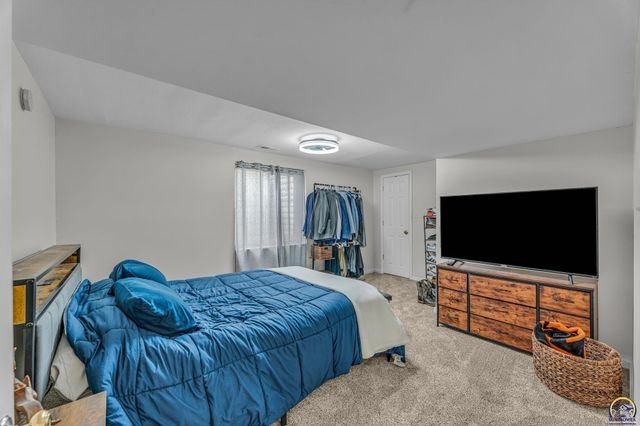 4118 SW Woodbury North CT, Topeka, KS 66606