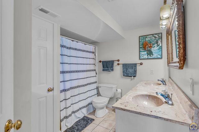 4118 SW Woodbury North CT, Topeka, KS 66606