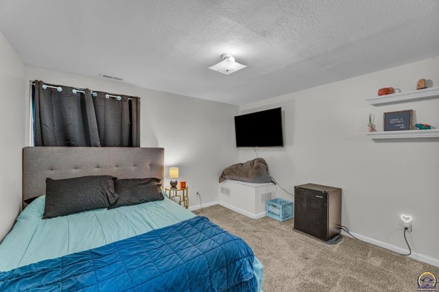 4118 SW Woodbury North CT, Topeka, KS 66606