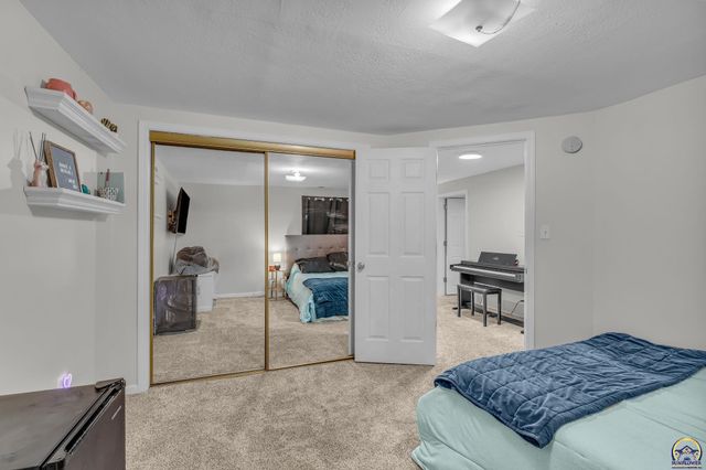 4118 SW Woodbury North CT, Topeka, KS 66606