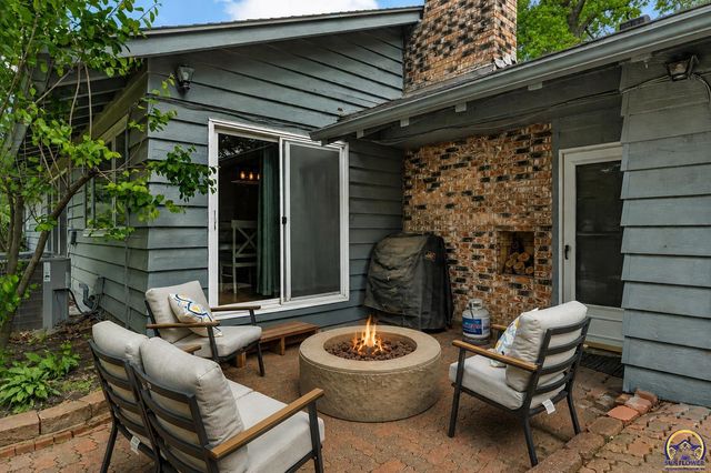 4118 SW Woodbury North CT, Topeka, KS 66606